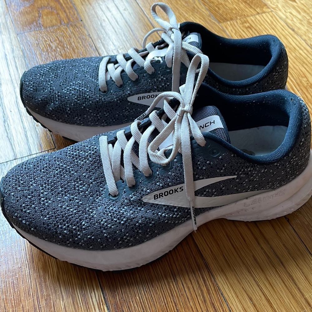 Brooks Launch 7 womens size 7 pink and grey running shoes